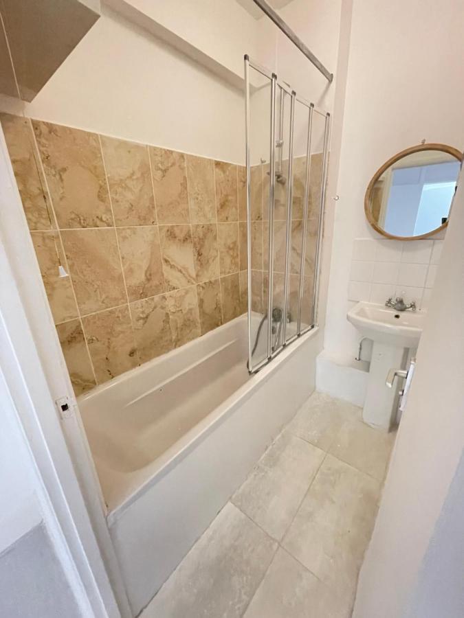 One Bedroom Flat Miles London Exterior photo