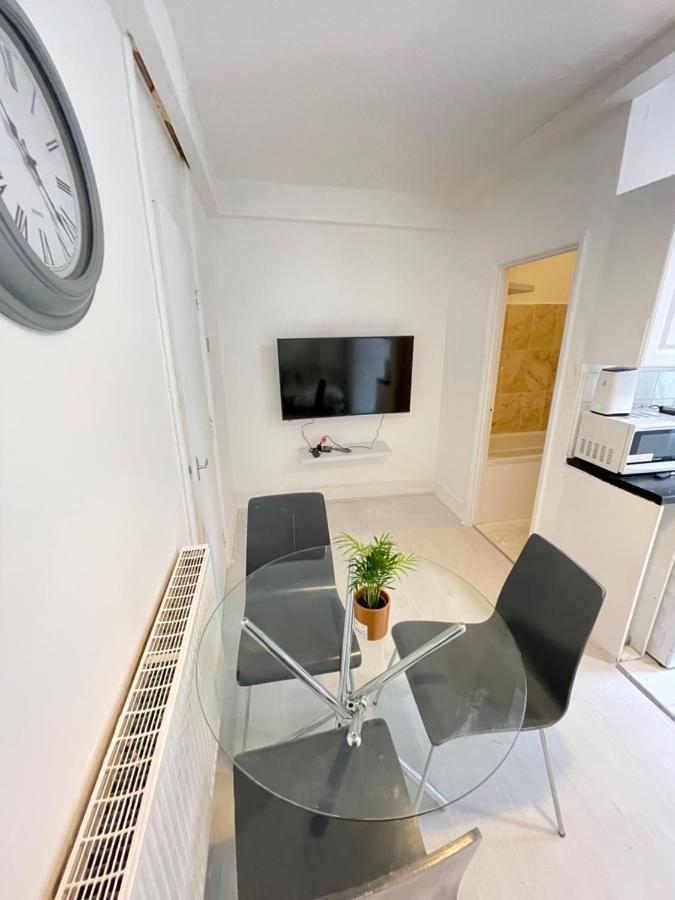One Bedroom Flat Miles London Exterior photo